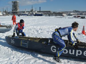 Deux sportifs canot à glace