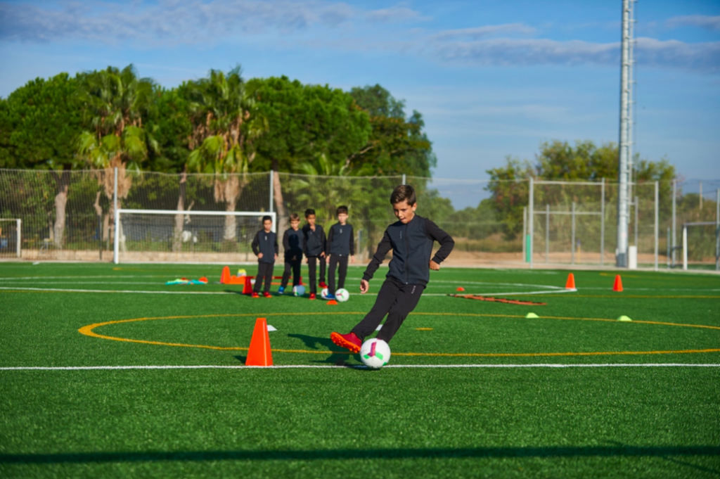 jeunes joueurs football amateur